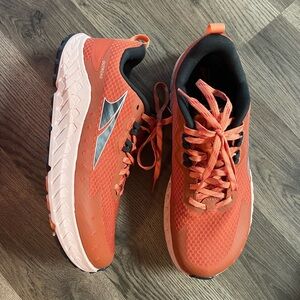 Altra Outroad Women’s Size 10, Red/Orange